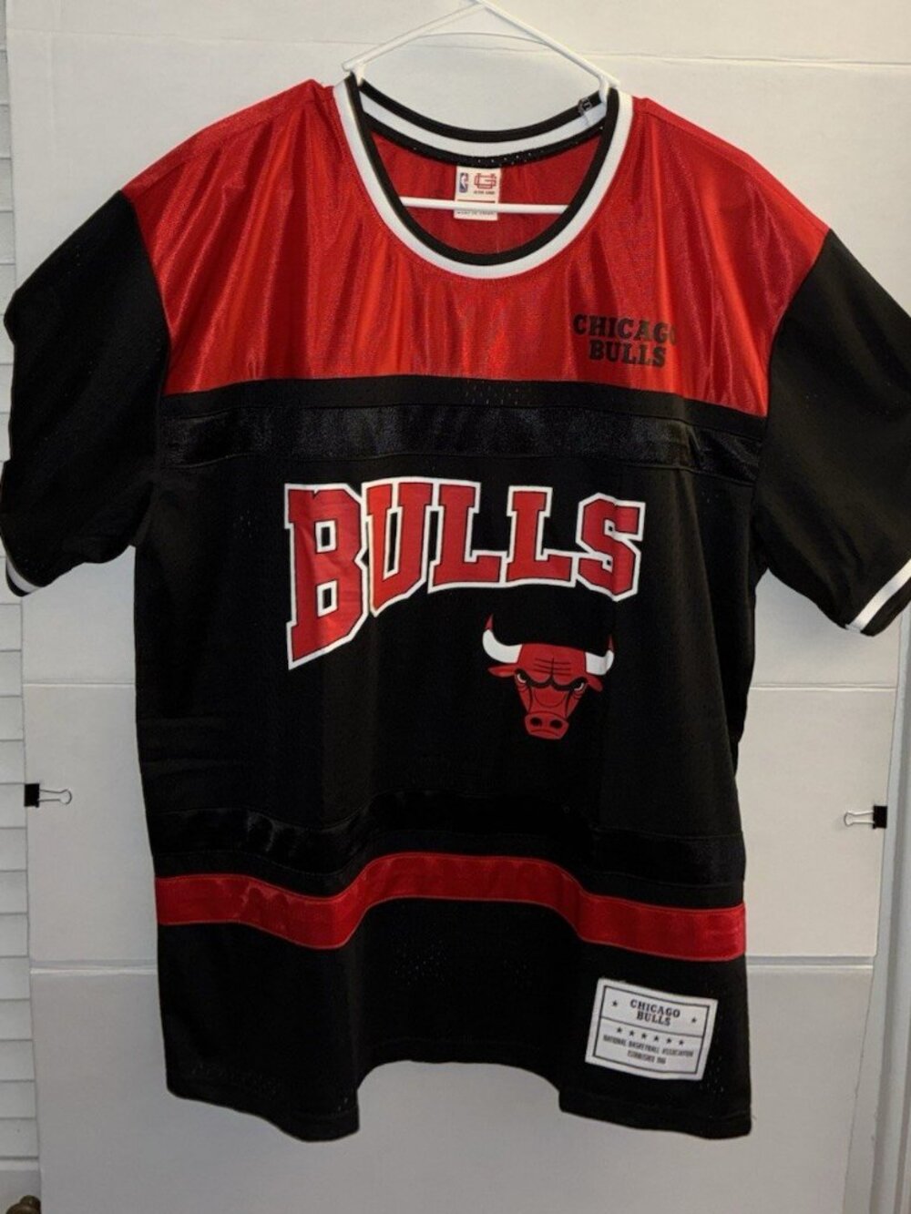 NWT Ultra Game Chicago Bulls Black/Red/White Basketball Shirt, Size L